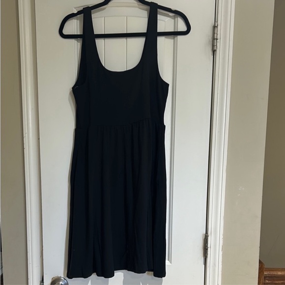 Black Sleeveless Scoop Neck Mini Sundress - Picture 3 of 9